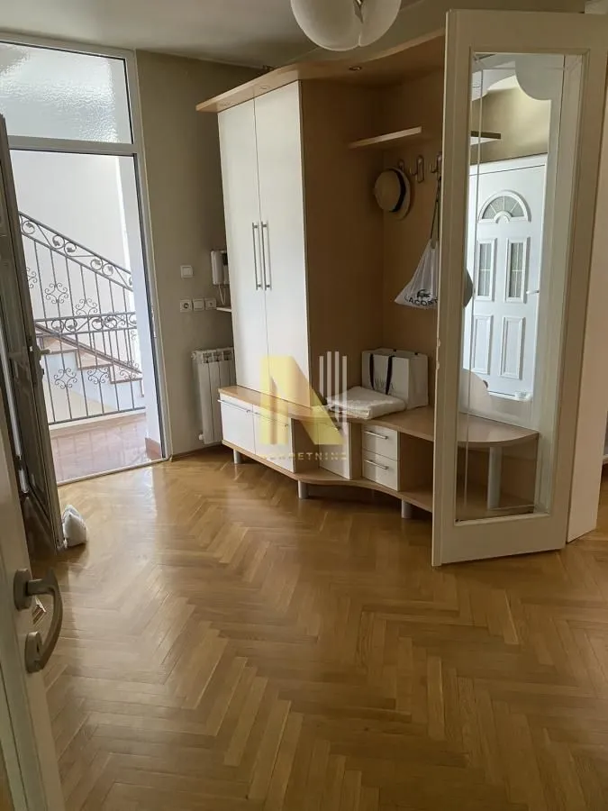 Izdavanje, četvorosoban stan, 210m², Telep, Novi Sad Sve Podlokacije