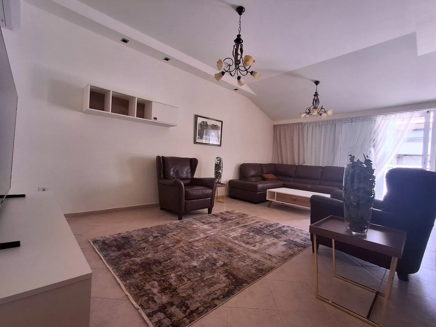 Izdavanje, stan, 115m², Momišići, Podgorica