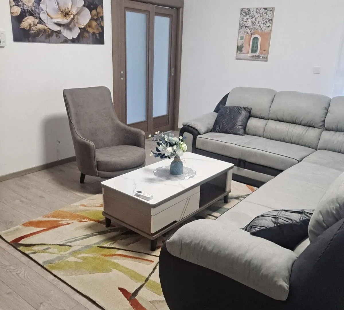 Izdavanje, trosoban stan, 130m², Stari Aerodrom, Podgorica