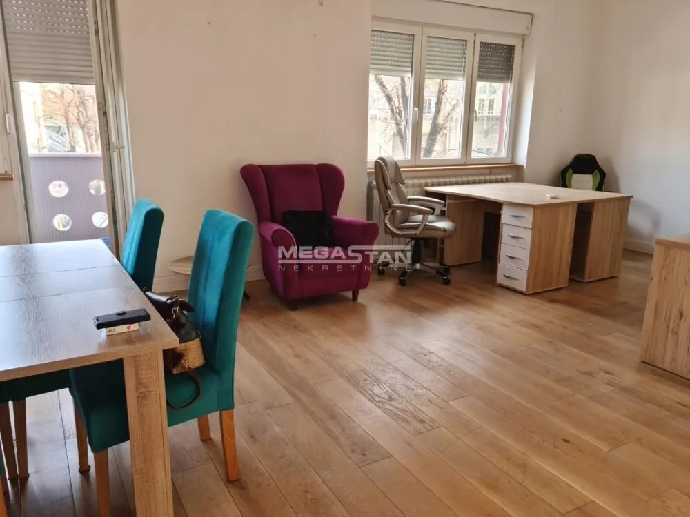 Izdavanje, poslovni prostor, 72m², Kalenić Pijaca, Vračar Sve Podlokacije