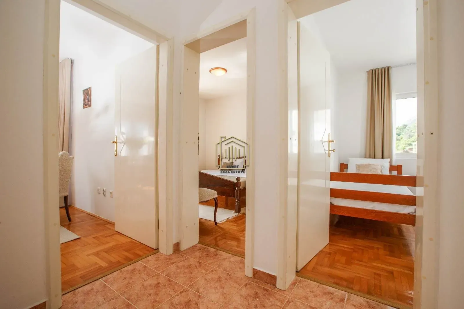 Izdavanje, dvosoban stan, 70m², Dobrota, Kotor