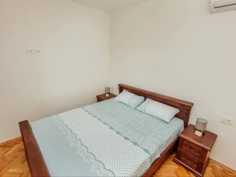 Izdavanje, dvosoban stan, 70m², Centar, Tivat - image 8