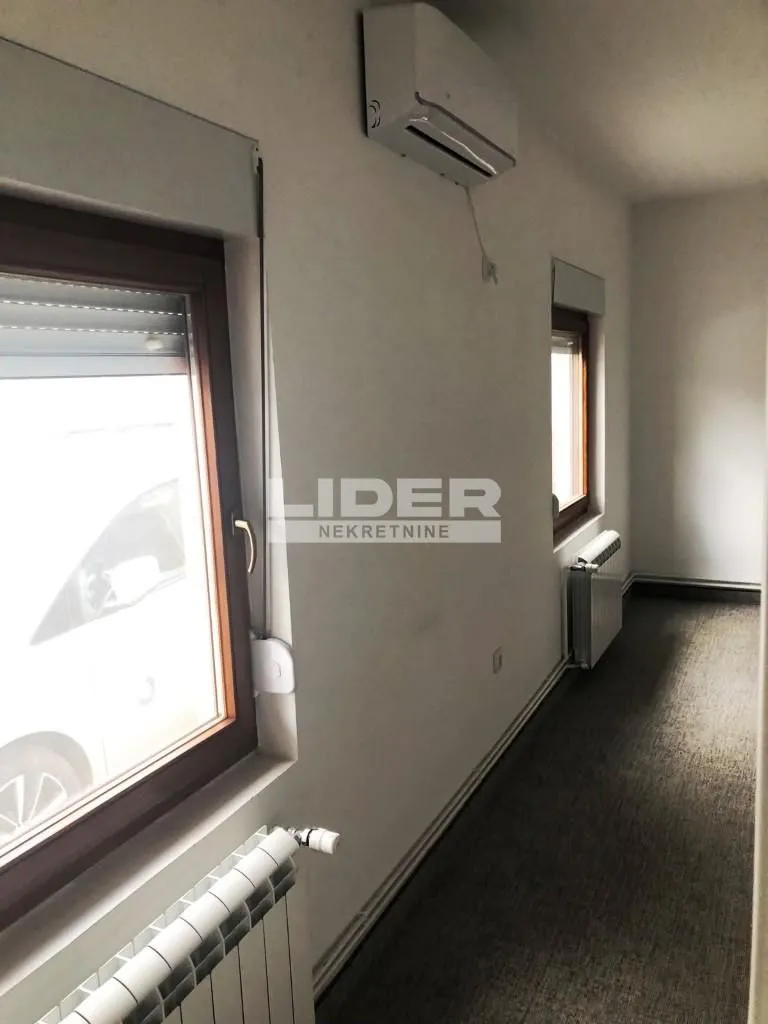 Rent, office space, 325m², Surčin, Beograd