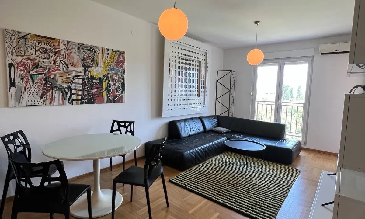 Izdavanje, dvosoban stan, 65m², Krivi Most, Podgorica