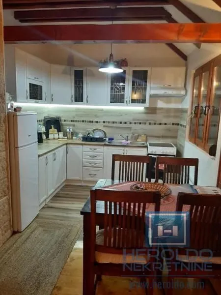 Prodaja, kuća, 228m², Velike Pčelice, Kragujevac