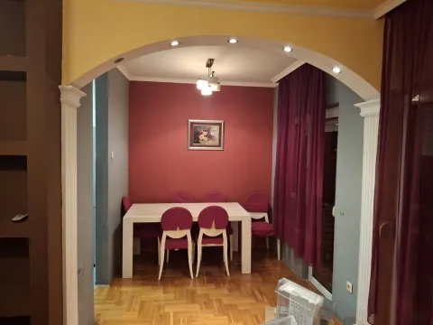 Izdavanje, trosoban stan, 73m², Stari Aerodrom, Podgorica - image 4