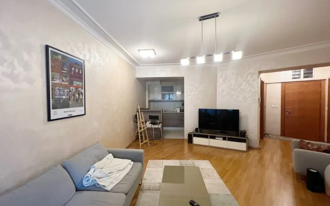 Izdavanje, dvosoban stan, 80m², Centar, Podgorica