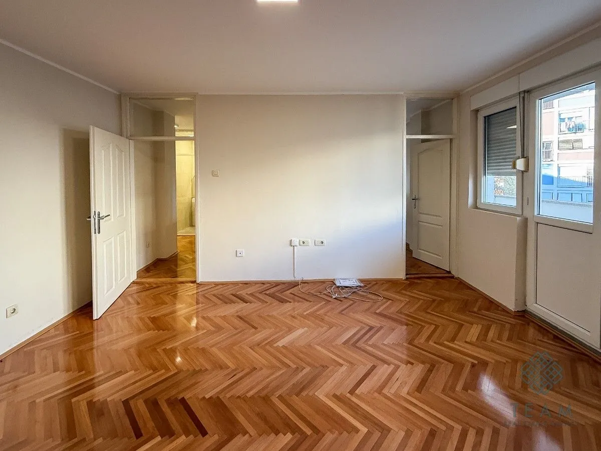 Rent, office space, 90m², Centar, Podgorica