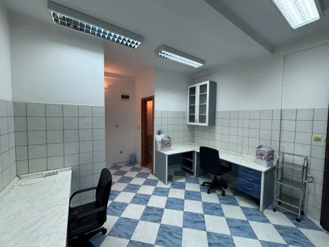 Rent, office space, 40m², Centar, Nikšić - image 7