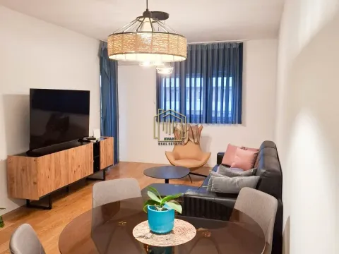 Izdavanje, jednosoban stan, 50m², Central Point, Podgorica