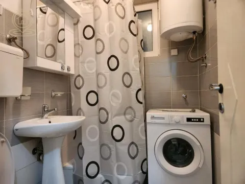 Izdavanje, dvosoban stan, 48m², Centar, Novi Sad - image 10