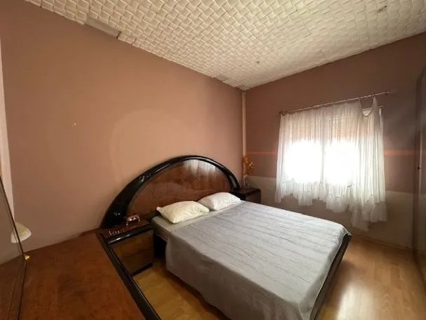 Izdavanje, trosoban stan, 130m², Bar, Crna Gora