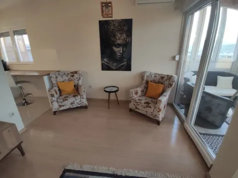 Izdavanje, jednosoban stan, 54m², City Kvart, Podgorica - image 3