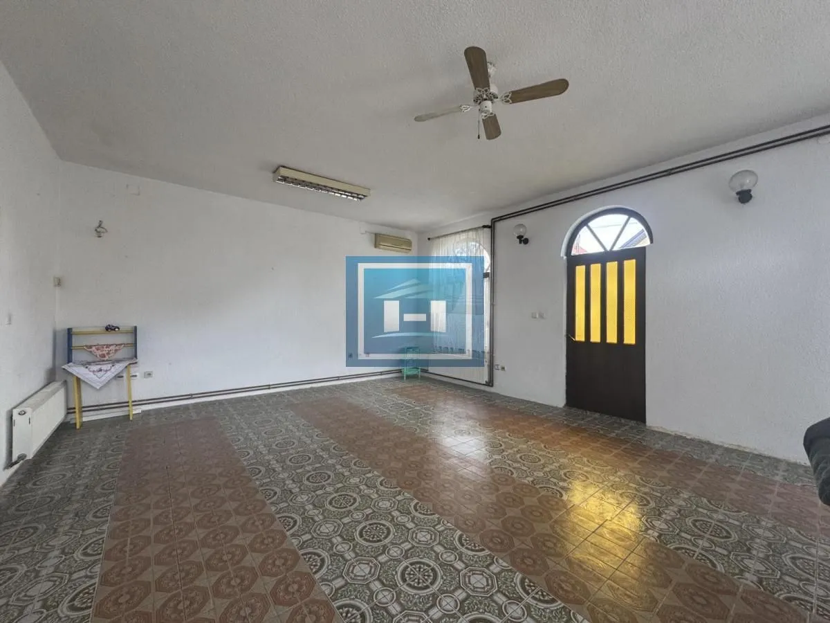 Rent, office space, 84m², Ćuprija, Srbija