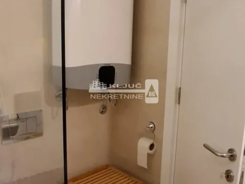 Izdavanje, kuća, 160m², Altina, Beograd - image 14