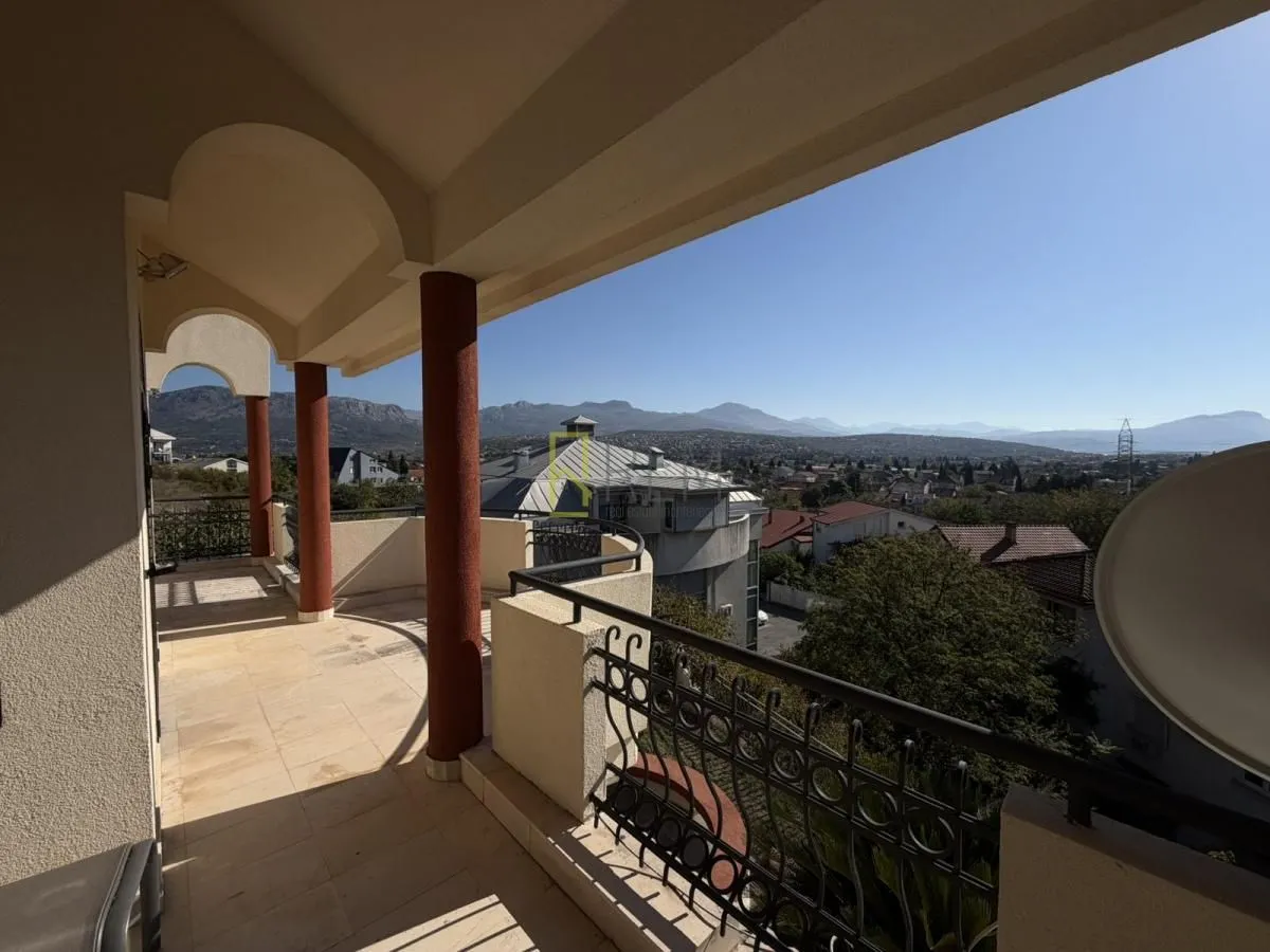 Spacious covered terrace with a view of the surroundings and mountains.