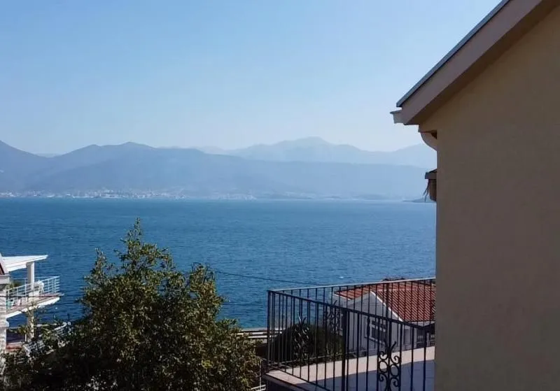 Prodaja, kuća, 230m², Krašići, Tivat