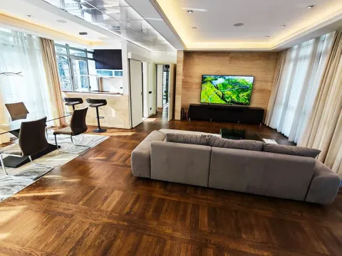 Izdavanje, četvorosoban stan, 148m², Savski Venac, Beograd - image 2