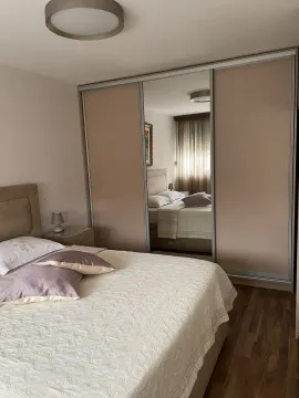 Bright bedroom with a large mirrored wardrobe. - image 5