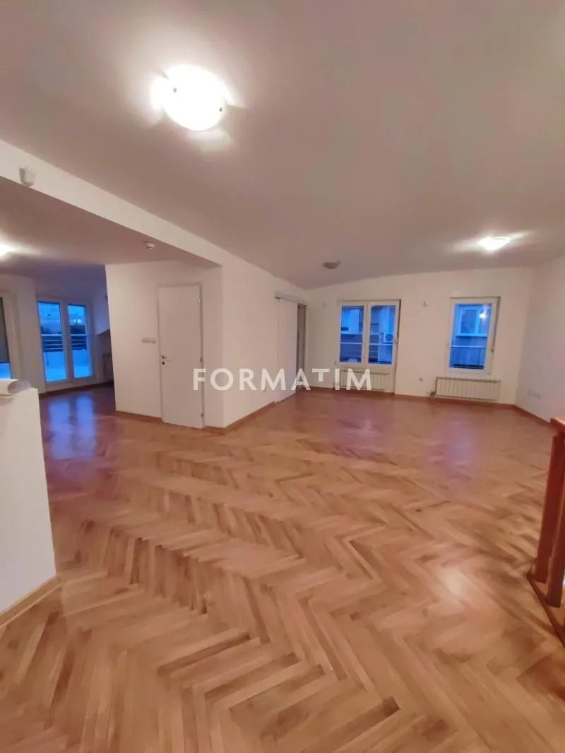 Izdavanje, poslovni prostor, 153m², Stari Grad, Beograd
