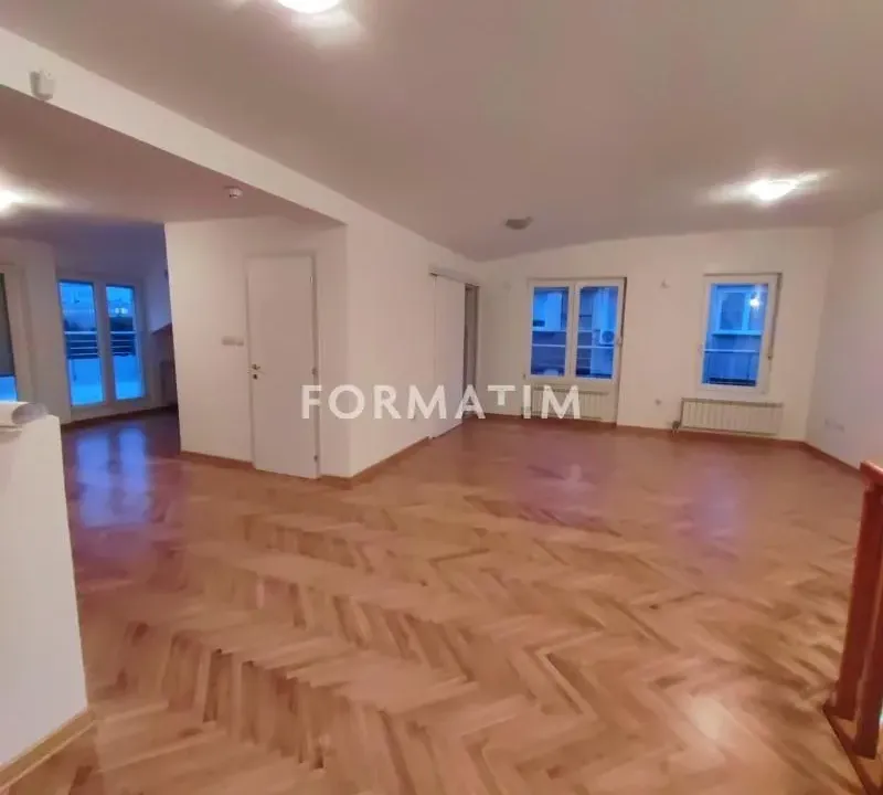 Izdavanje, poslovni prostor, 153m², Stari Grad, Beograd