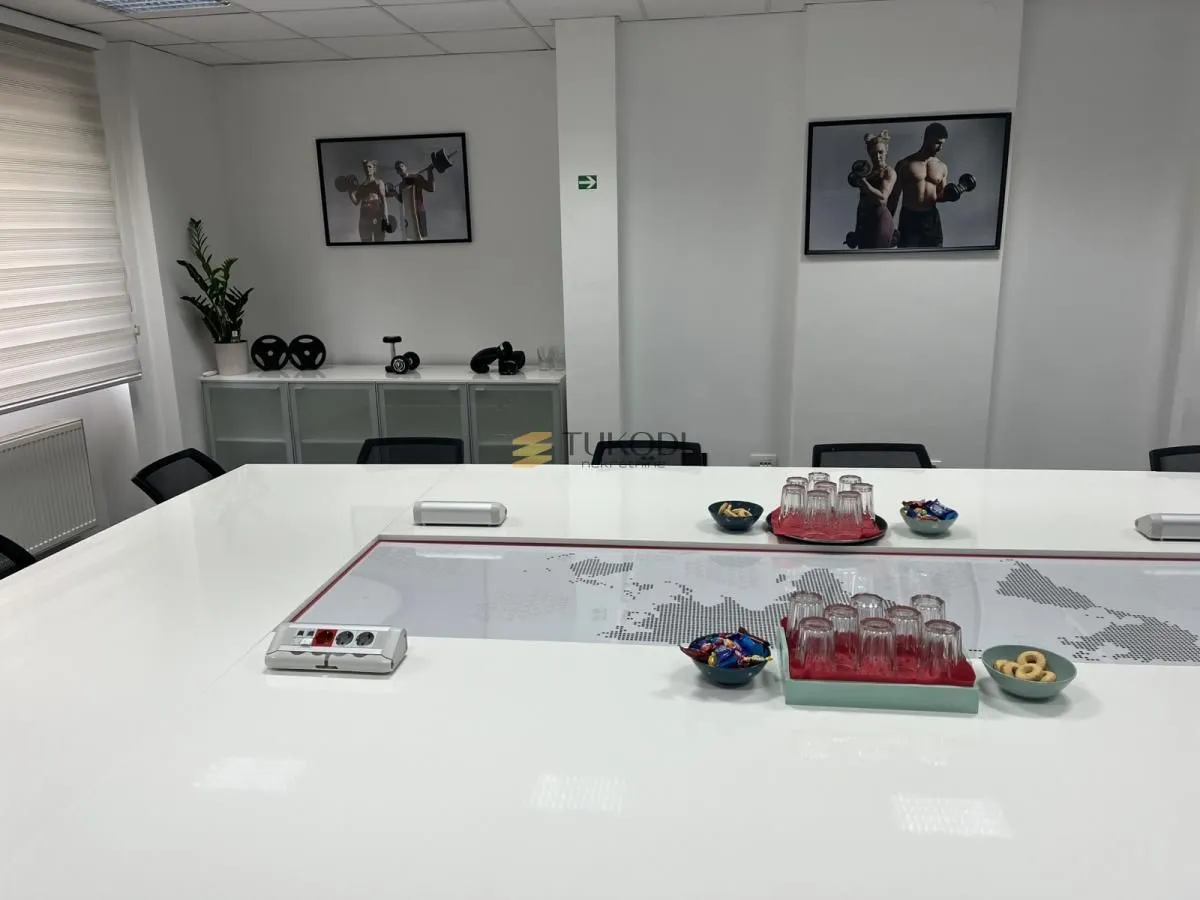 Rent, office space, 780m², Novo naselje, Novi Sad