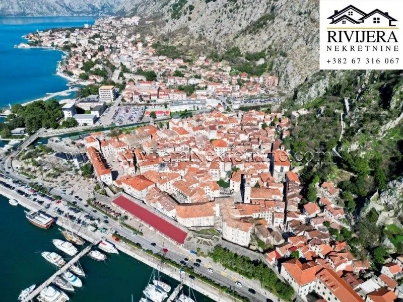 Prodaja, kuća, 300m², Centar, Kotor