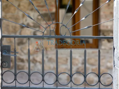 Prodaja, kuća, 170m², Škaljari, Kotor - image 2