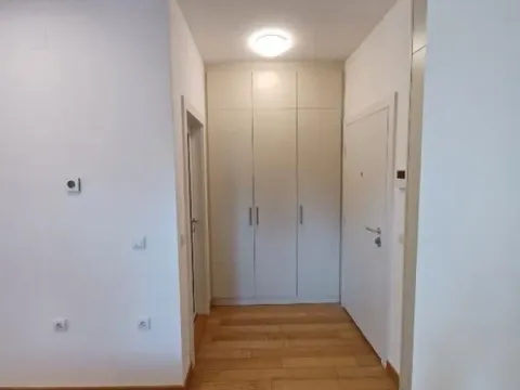 Izdavanje, poslovni prostor, 84m², Kalenić Pijaca, Vračar Sve Podlokacije - image 11