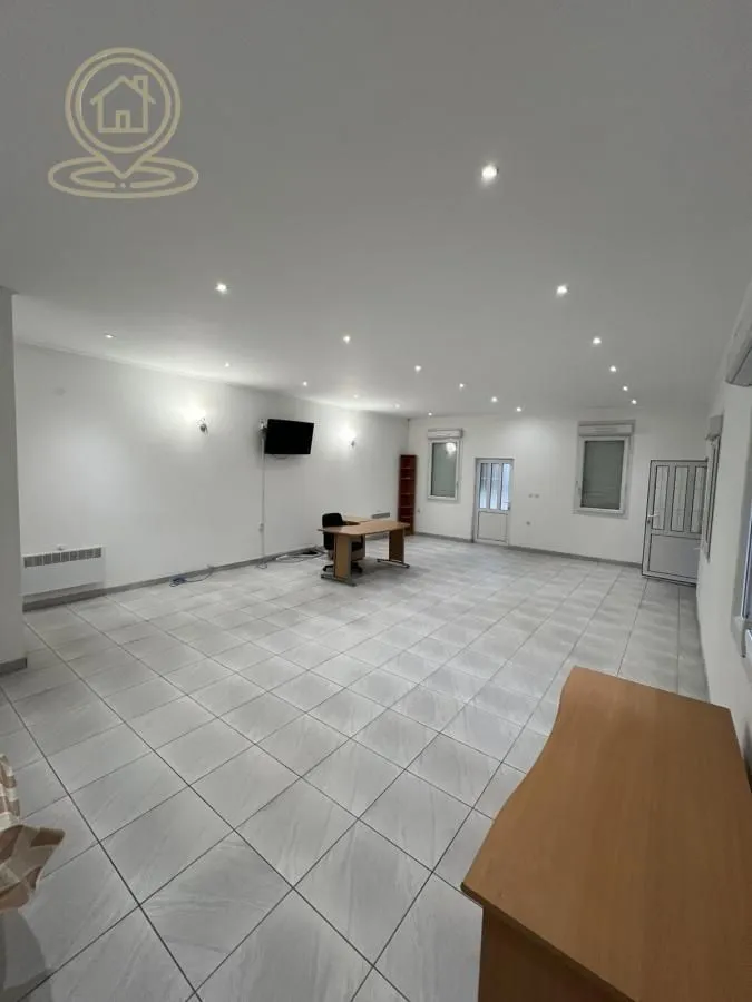 Izdavanje, poslovni prostor, 61m², Pivara, Kragujevac