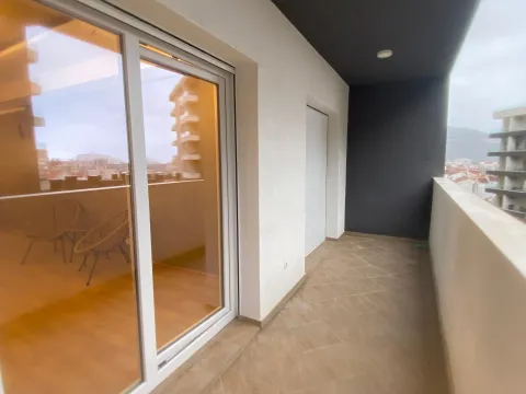 Prodaja, trosoban stan, 86m², Centar, Budva - image 1