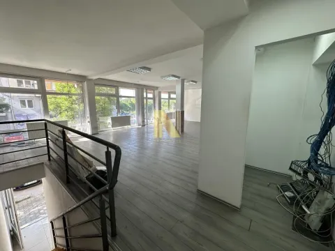 Izdavanje, poslovni prostor, 191m², Bulevar Evrope, Novi Sad Sve Podlokacije - image 4