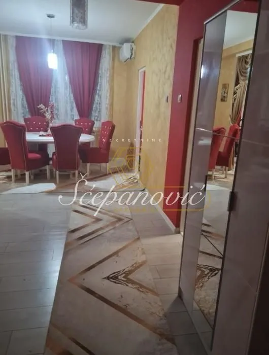 Prodaja, trosoban stan, 88m², Centar, Novi Sad