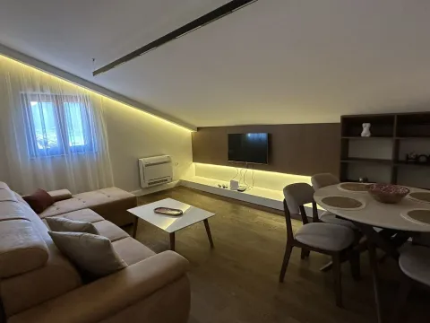 Rent, three bedroom apartment, 90m², Kotor, Crna Gora - image 4