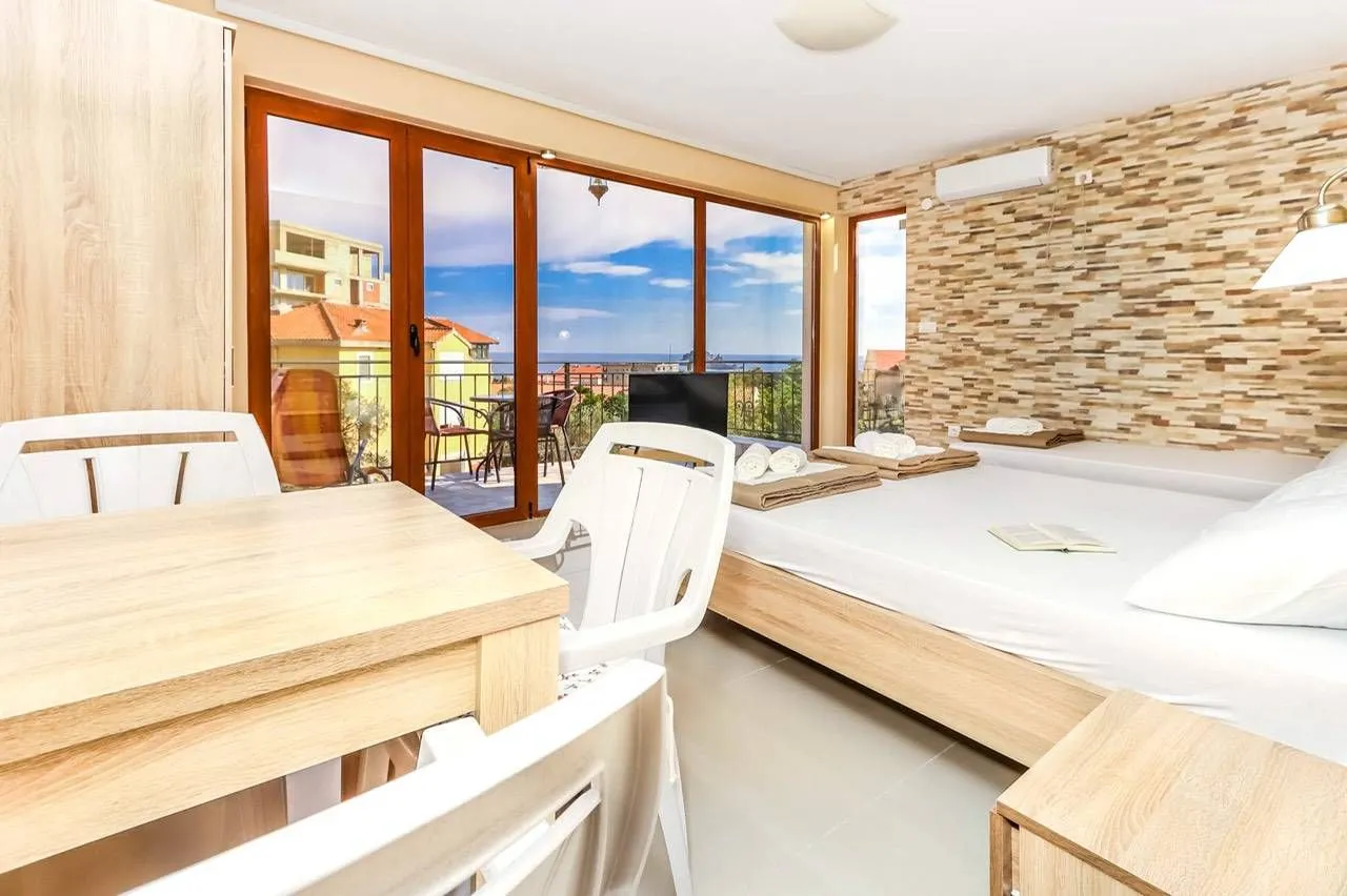 Sale, hospitality venue, 450m², Petrovac, Budva