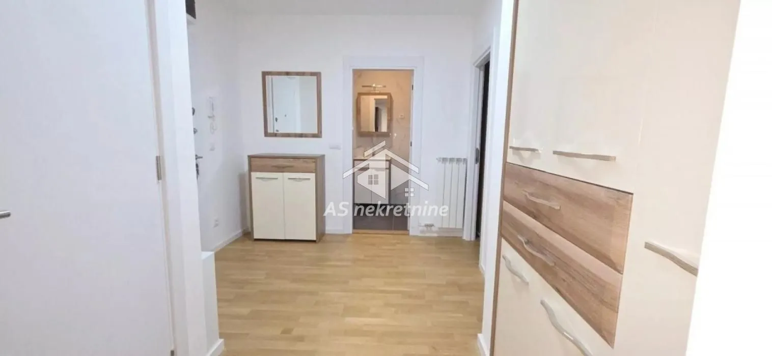 Izdavanje, trosoban stan, 68m², Višnjica, Palilula Sve Podlokacije