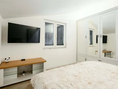 Izdavanje, trosoban stan, 120m², Mrčevac, Tivat - image 13