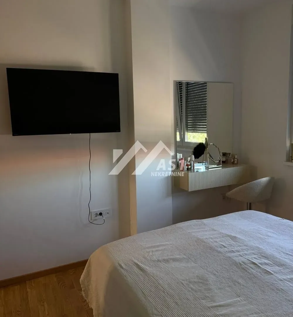 Izdavanje, trosoban stan, 60m², Petrovaradin, Novi Sad