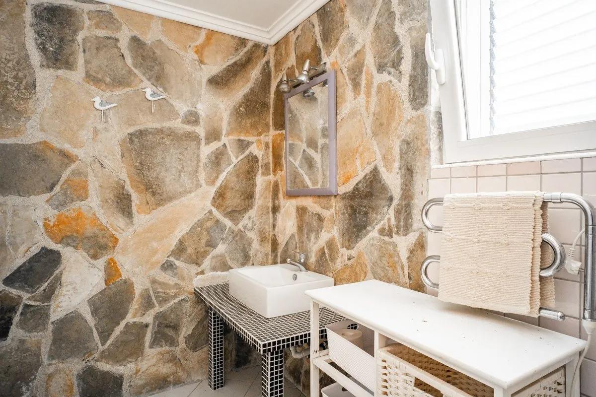 Izdavanje, trosoban stan, 84m², Stari Grad Kotor, Kotor