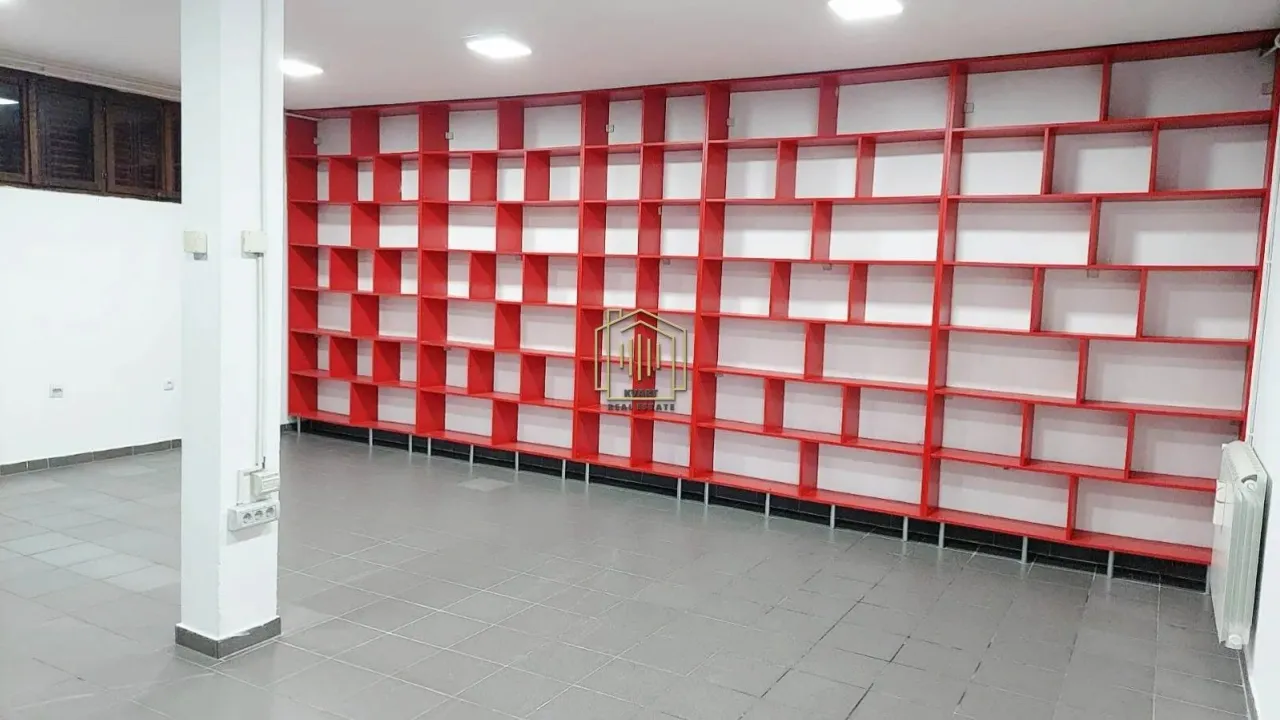 Izdavanje, poslovni prostor, 48m², Stari Aerodrom, Podgorica