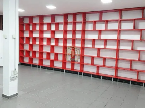 Izdavanje, poslovni prostor, 48m², Stari Aerodrom, Podgorica