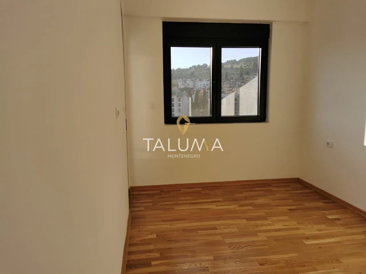Izdavanje, trosoban stan, 117m², Momišići, Podgorica