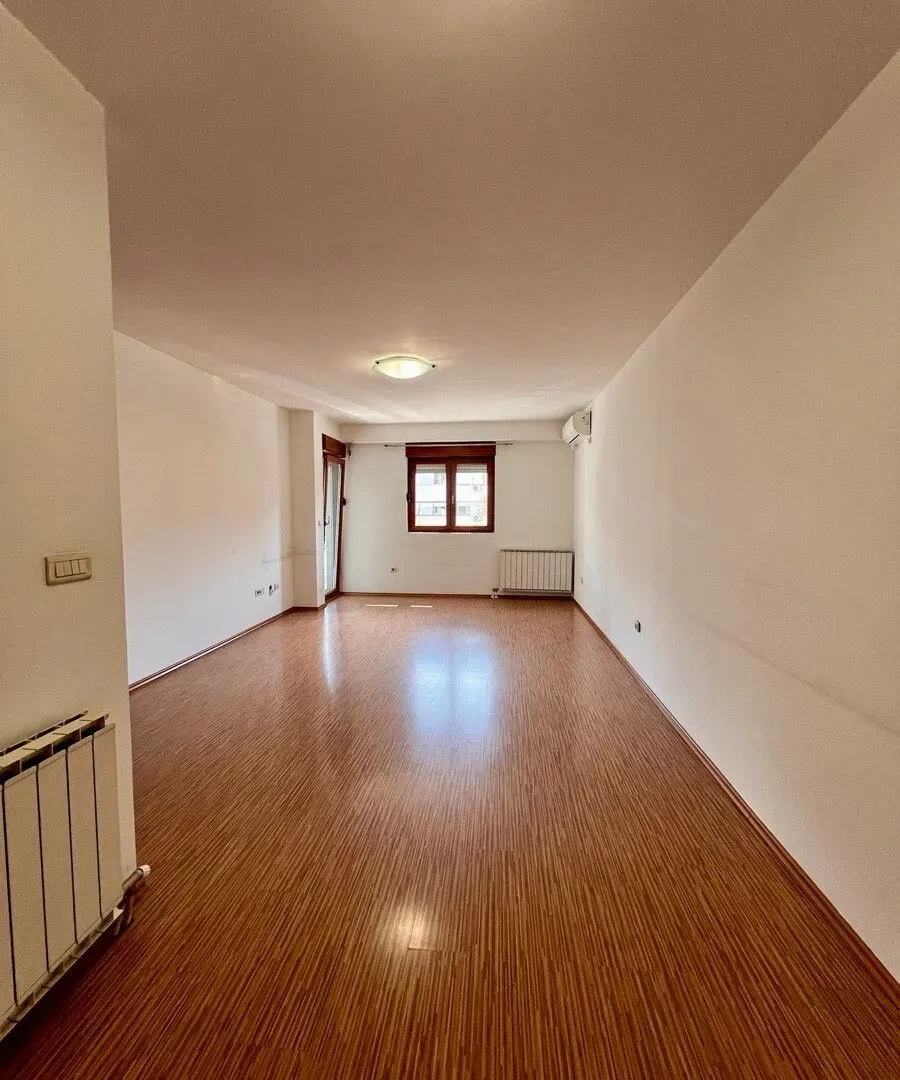 Izdavanje, trosoban stan, 107m², Preko Morače, Podgorica