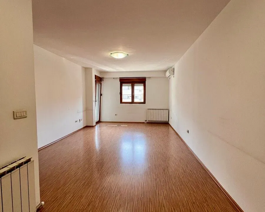Izdavanje, trosoban stan, 107m², Preko Morače, Podgorica