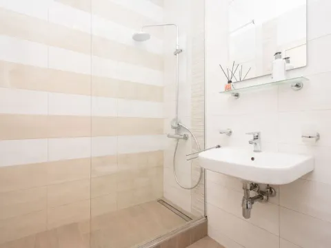 Izdavanje, dvosoban stan, 53m², Zabjelo, Podgorica - image 11