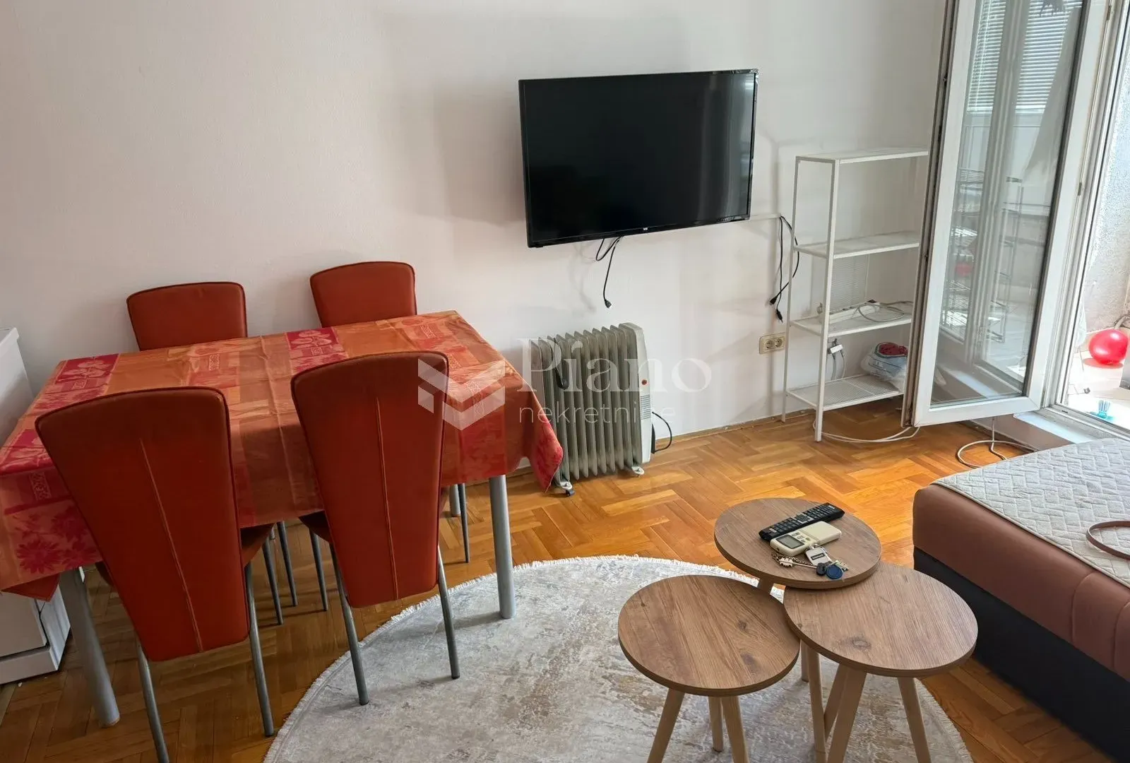 Izdavanje, jednosoban stan, 40m², Stari Aerodrom, Podgorica