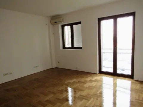 Prodaja, trosoban stan, 138m², Preko Morače, Podgorica - image 9