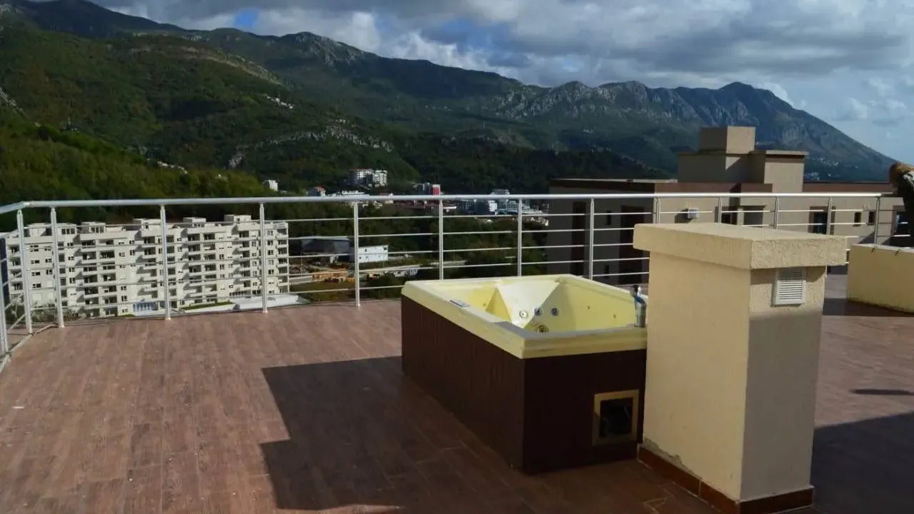 Prodaja, dvosoban stan, 80m², Bečići, Budva