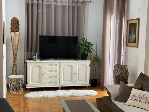 Rent, three bedroom apartment, 80m², Budva, Crna Gora - image 4