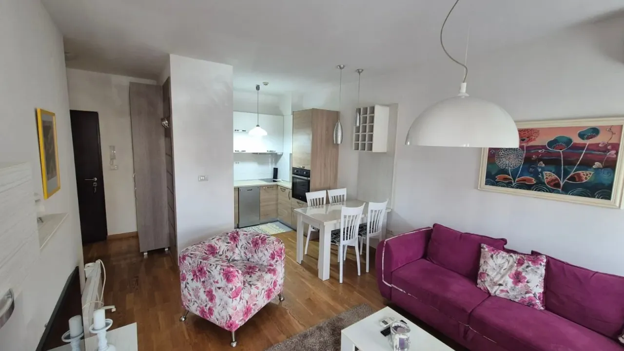 Izdavanje, jednosoban stan, 45m², City Kvart, Podgorica